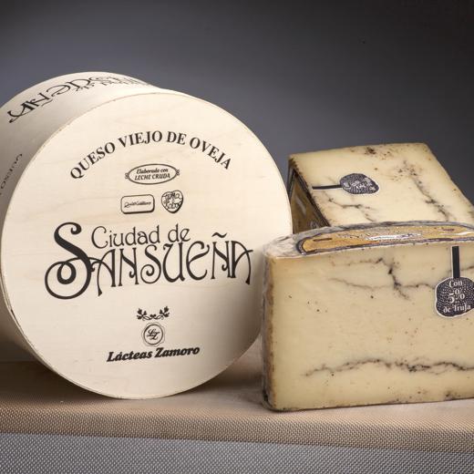 QUESO CON TRUFA NEGRA (1/2 cheese with black truffle)