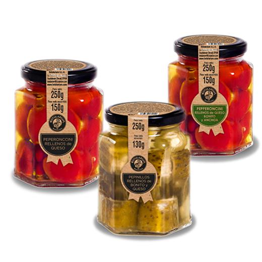 Pack mixto de: pepperoncini rellenos de bonito, queso y anchoa, pepperoncini rellenos de queso y pepinillos rellenos de bonito y queso (1 unidad de cada)